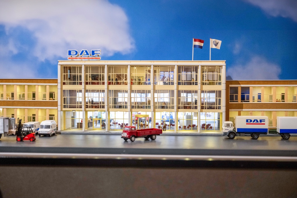 Detailed-scale-model-of-DAF-main-building-in-DAF-Museum-04.jpg