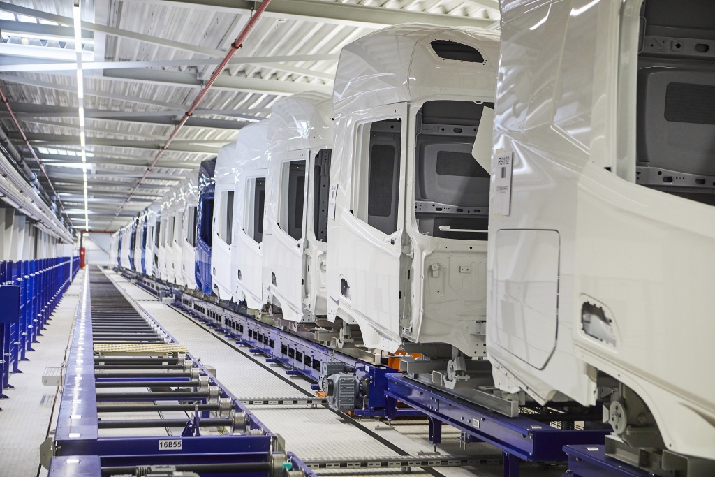 09-60-years-of-DAF-production-in-Belgium-Building-a-new-cab (1).jpg