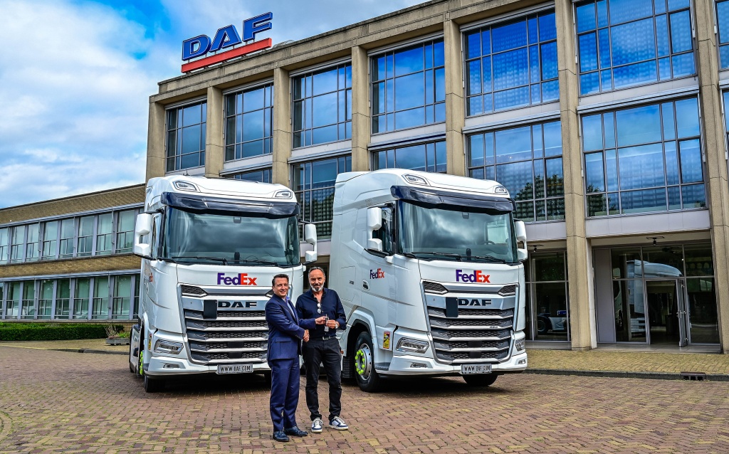 DAF-Trucks-receives-order-for-131-vehicles-from-FedEx-02.jpg