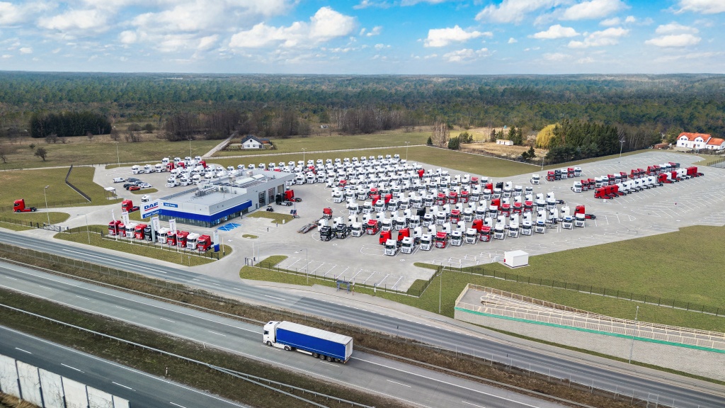 02-New-DAF-Used-Trucks-Center-opens-in-Warsaw.jpg 02-New-DAF-Used-Trucks-Center-opens-in-Warsaw.jpg