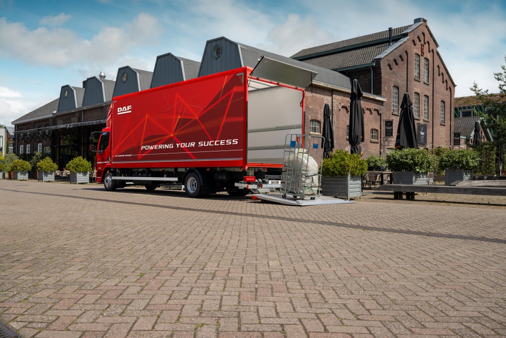 DAF-Trucks-introduces-XB-with-ex-factory-bodies-02.jpg