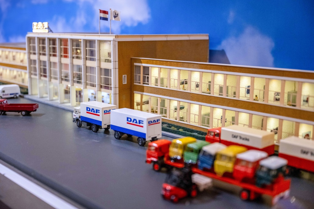 Detailed-scale-model-of-DAF-main-building-in-DAF-Museum-02.jpg