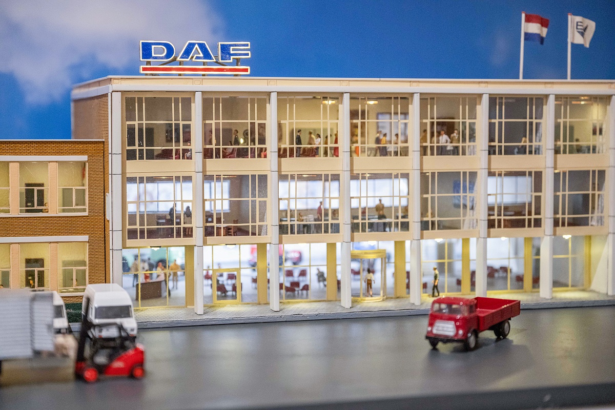 ДЕТАЛІЗОВАНА МАСШТАБНА МОДЕЛЬ ГОЛОВНОЇ БУДІВЛІ DAF У МУЗЕЇ DAF