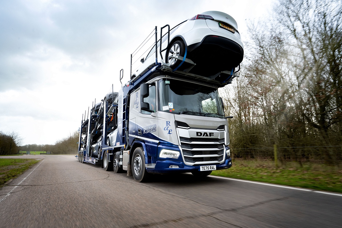 Індивідуально розроблений DAF XD із низьким дахом знаменує повернення компанії DAF Trucks на ринок автовозів
